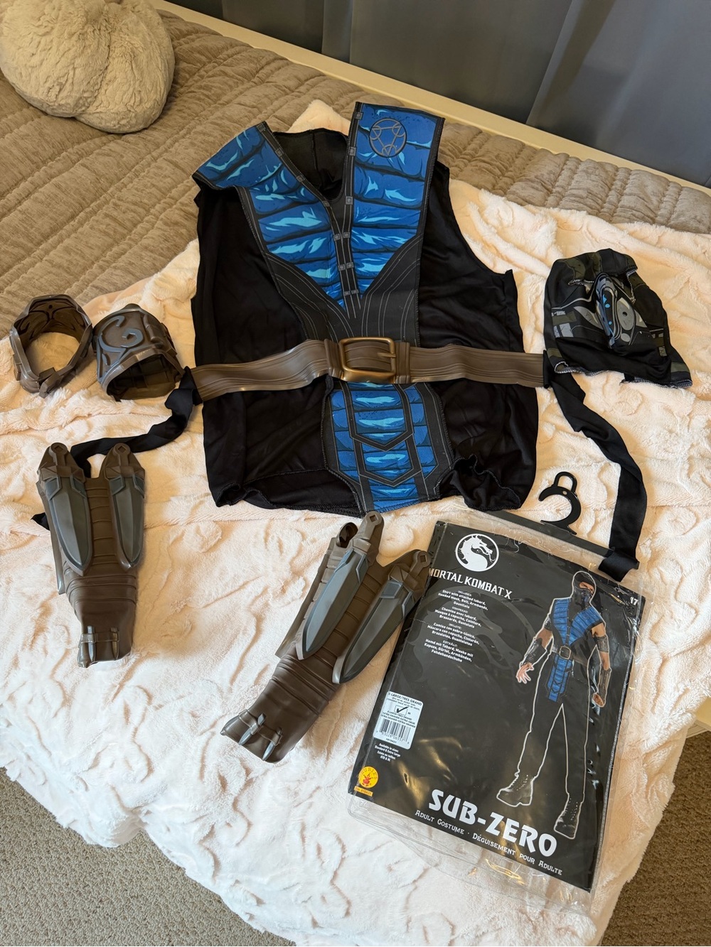 Sub-Zero men’s XL Costume - Blue and Black